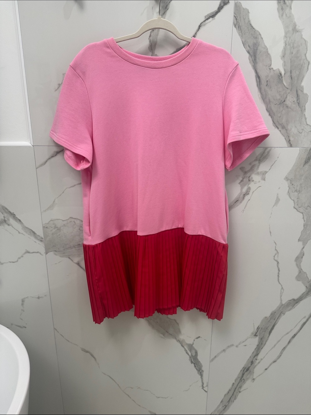 Two-Tone Pink Short-Sleeve Pleated Hem Mini Dress